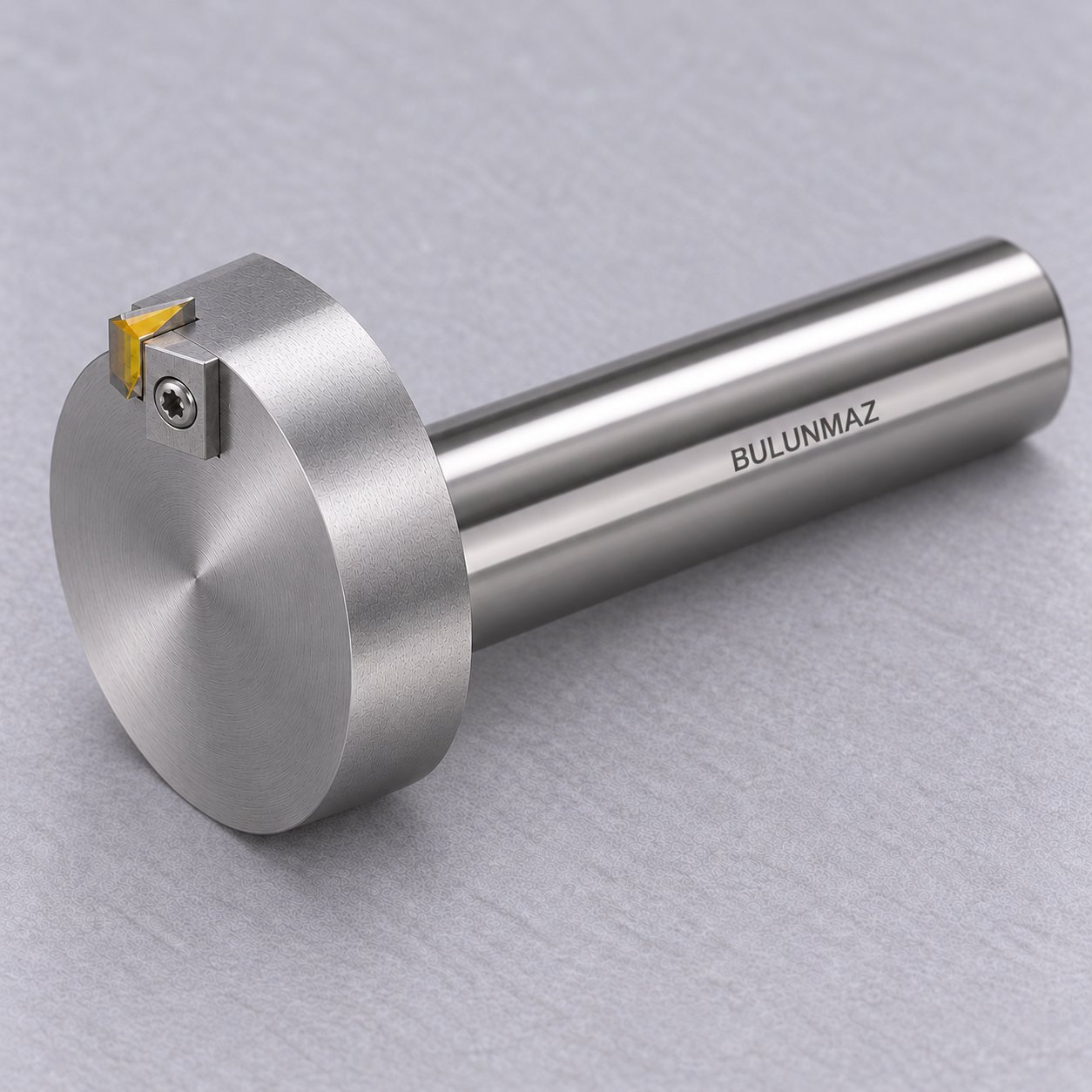 Fly-cutter Bulunmaz avec une plaquette en diamant monocristallin sur le bord de la tête